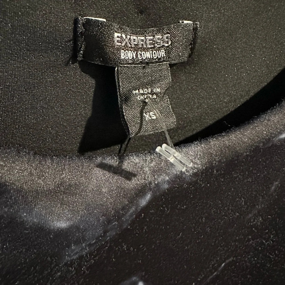 EXPRESS NWOT Body Contour High Compression Marbled Cropped - Picture 11 of 12